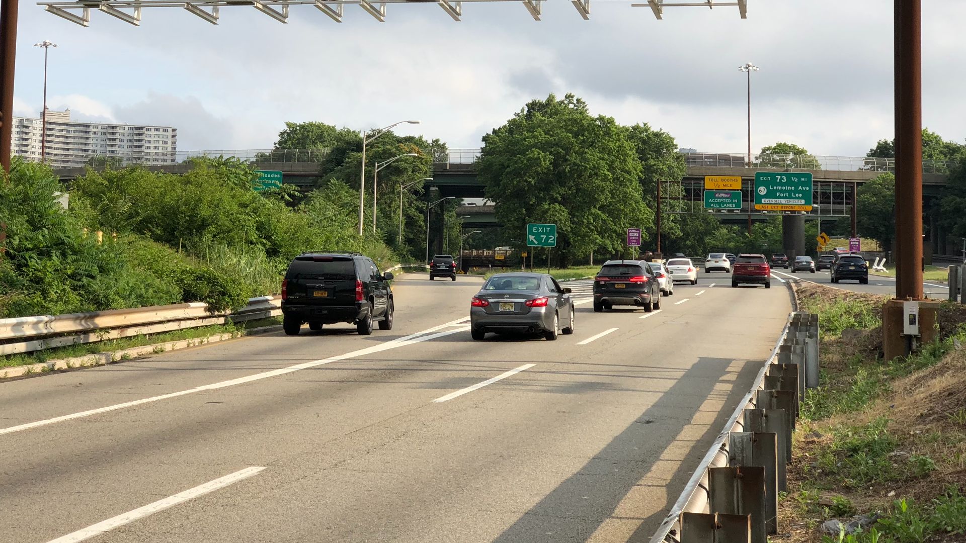 File:2020-07-07 17 52 43 View north along Interstate 95 (Bergen-Passaic Expressway) at Exit 72 (U.S. Route 9W, Palisades Parkway, Fort Lee) in Fort Lee, Bergen County, New Jersey.jpg