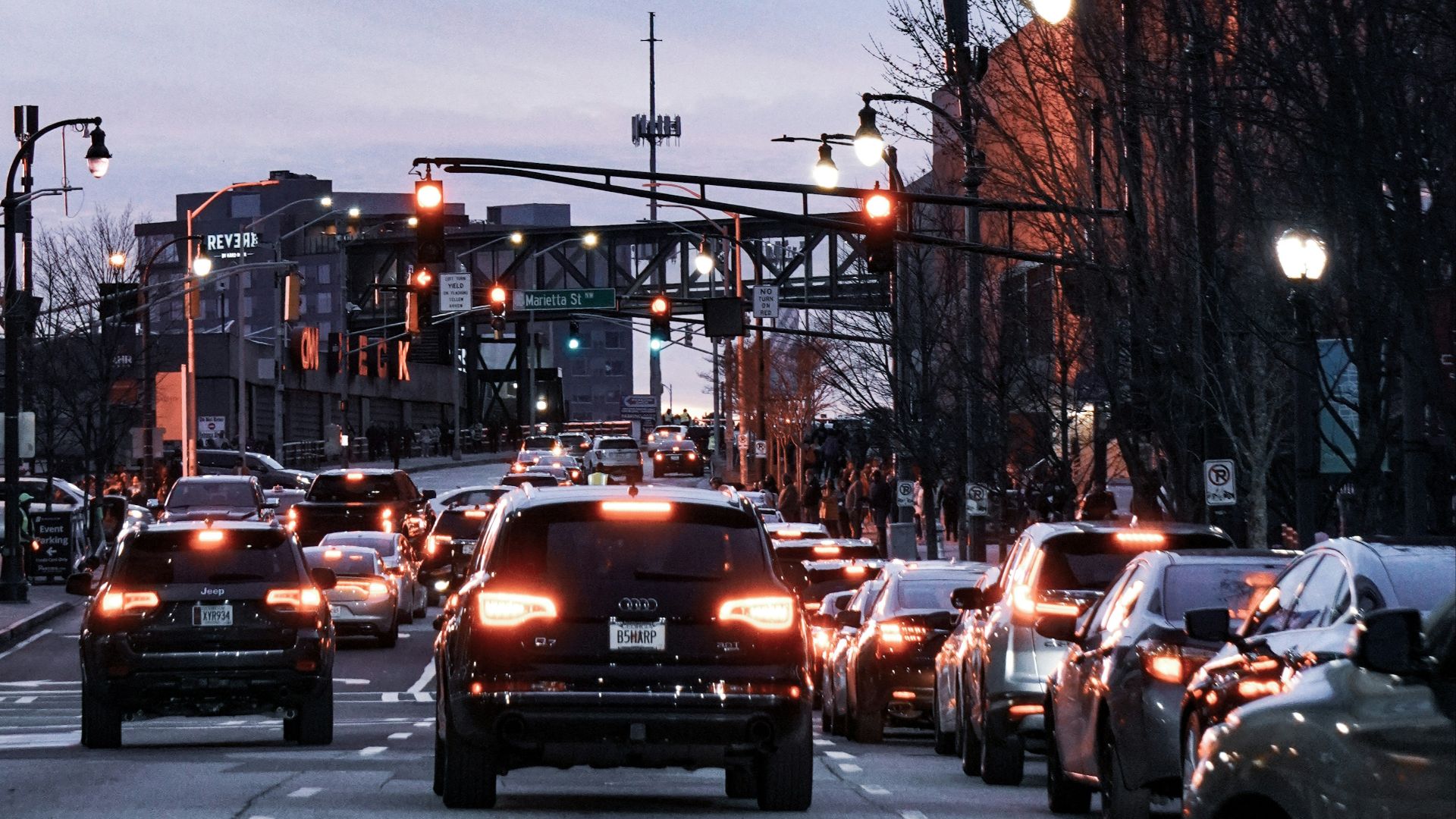 a city street filled with lots of traffic