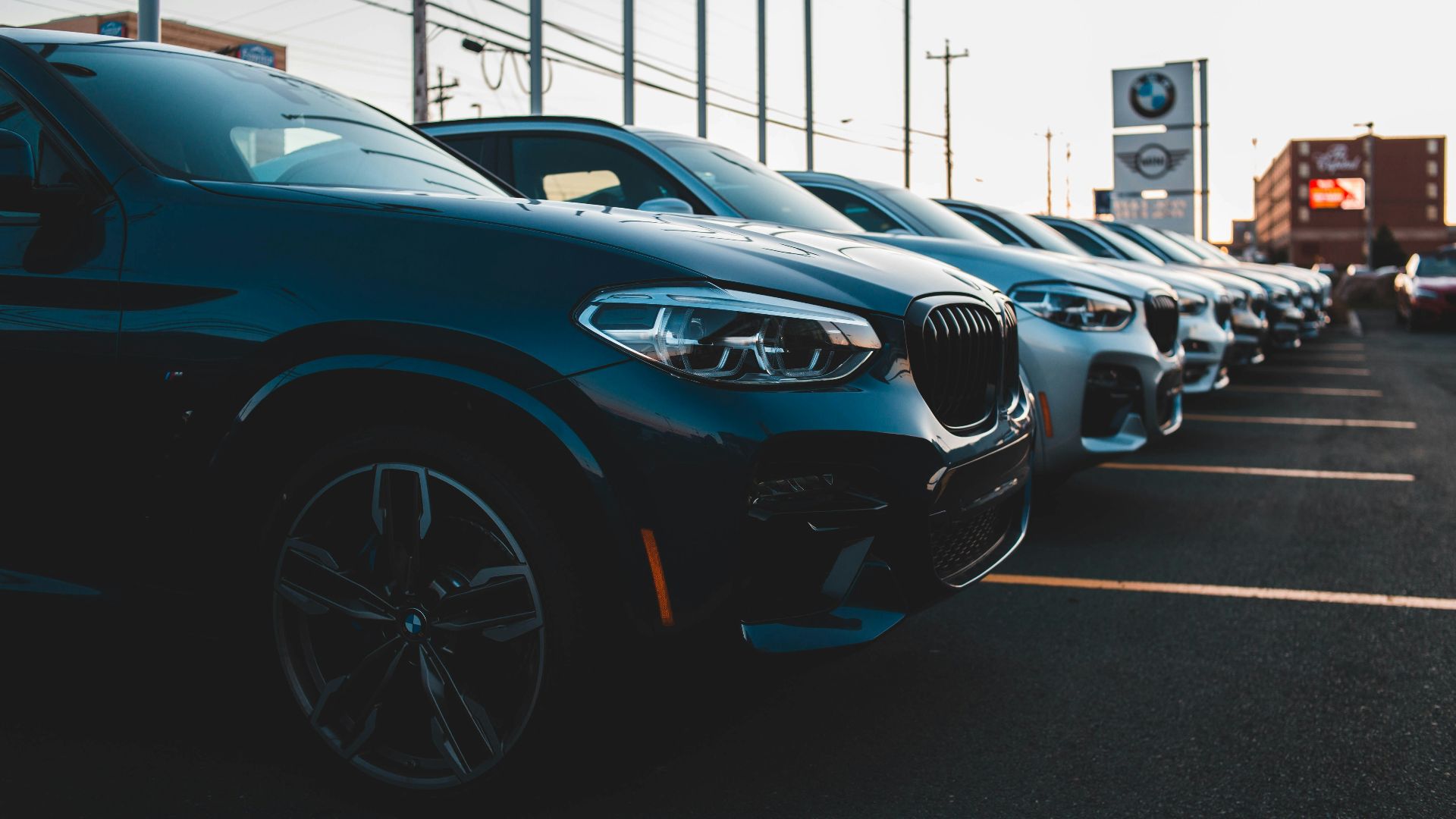 a row of cars parked in a parking lot